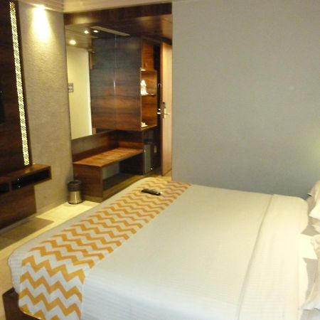 Hotel New Bengal Мумбай Екстериор снимка