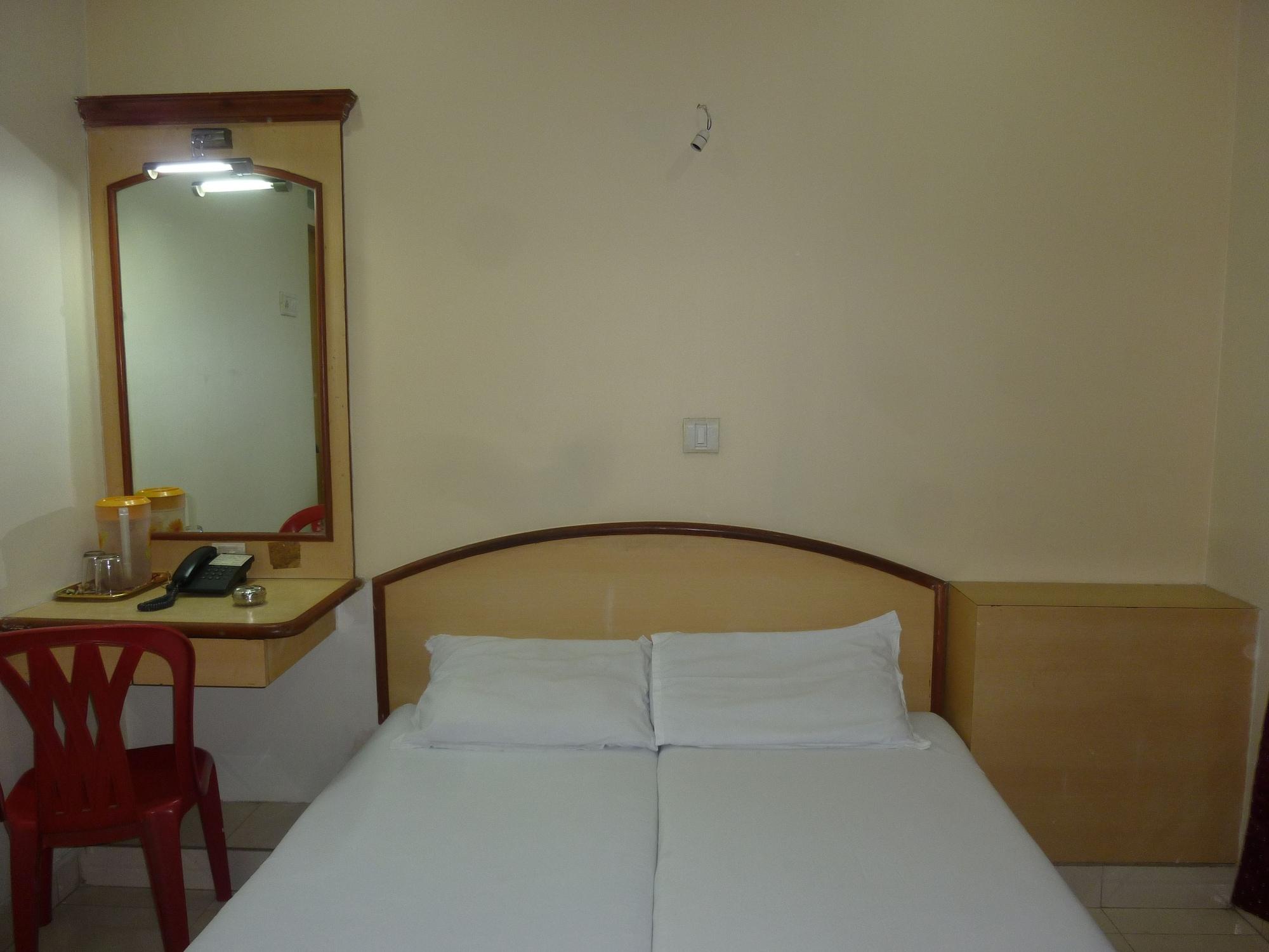 Hotel New Bengal Мумбай Екстериор снимка