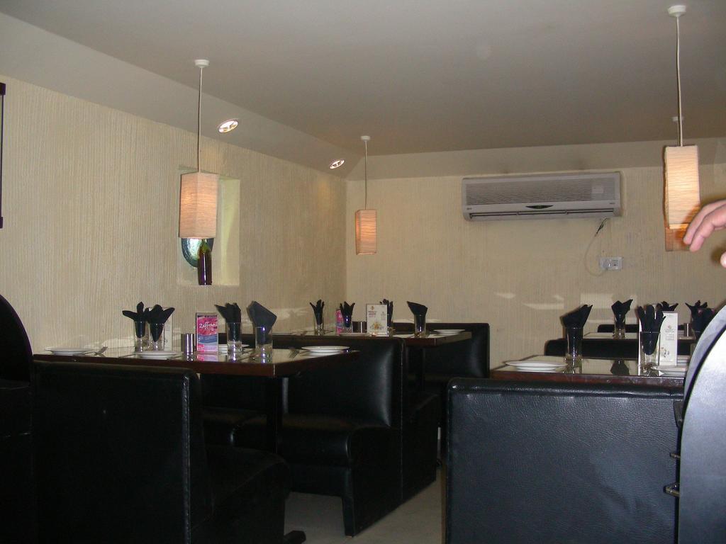 Hotel New Bengal Мумбай Екстериор снимка