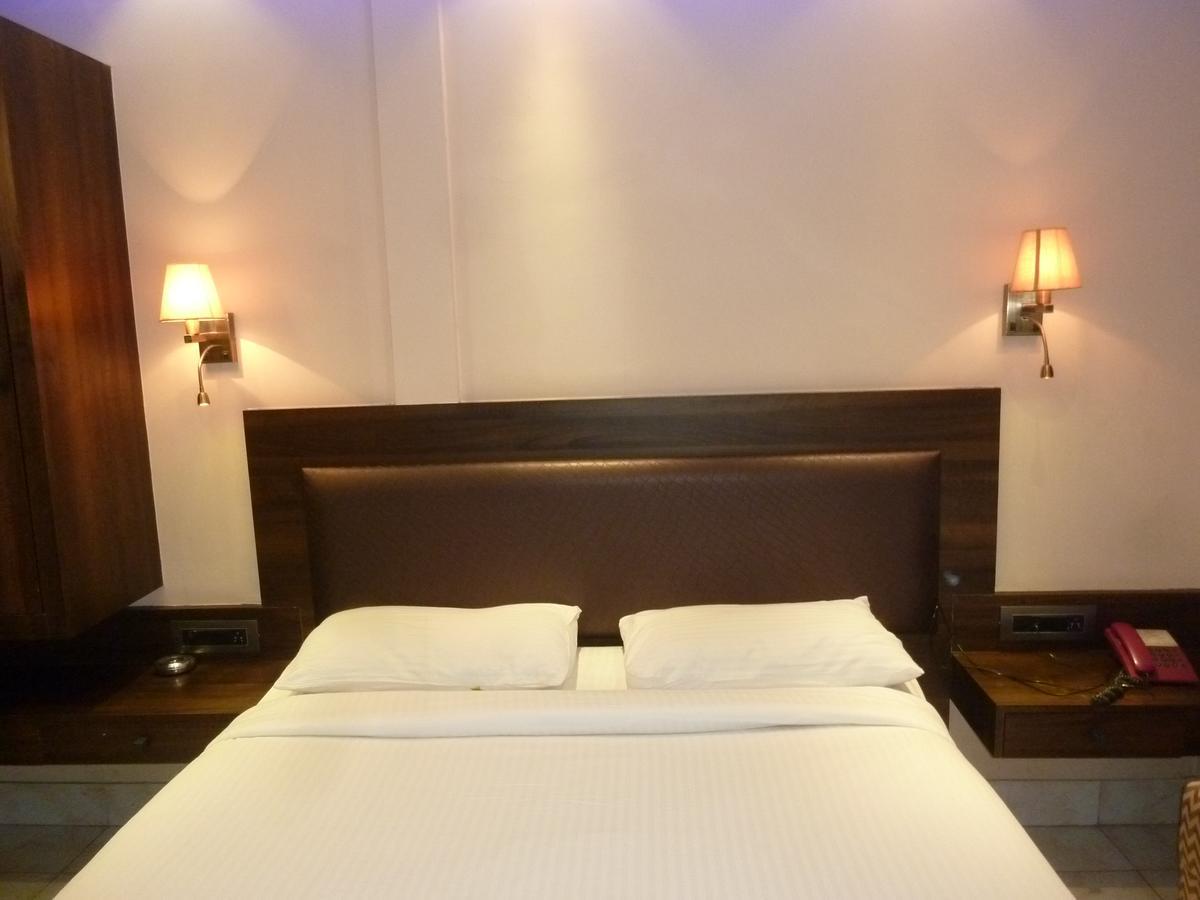 Hotel New Bengal Мумбай Екстериор снимка