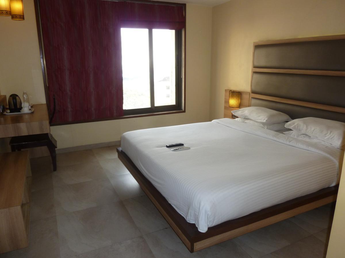 Hotel New Bengal Мумбай Екстериор снимка
