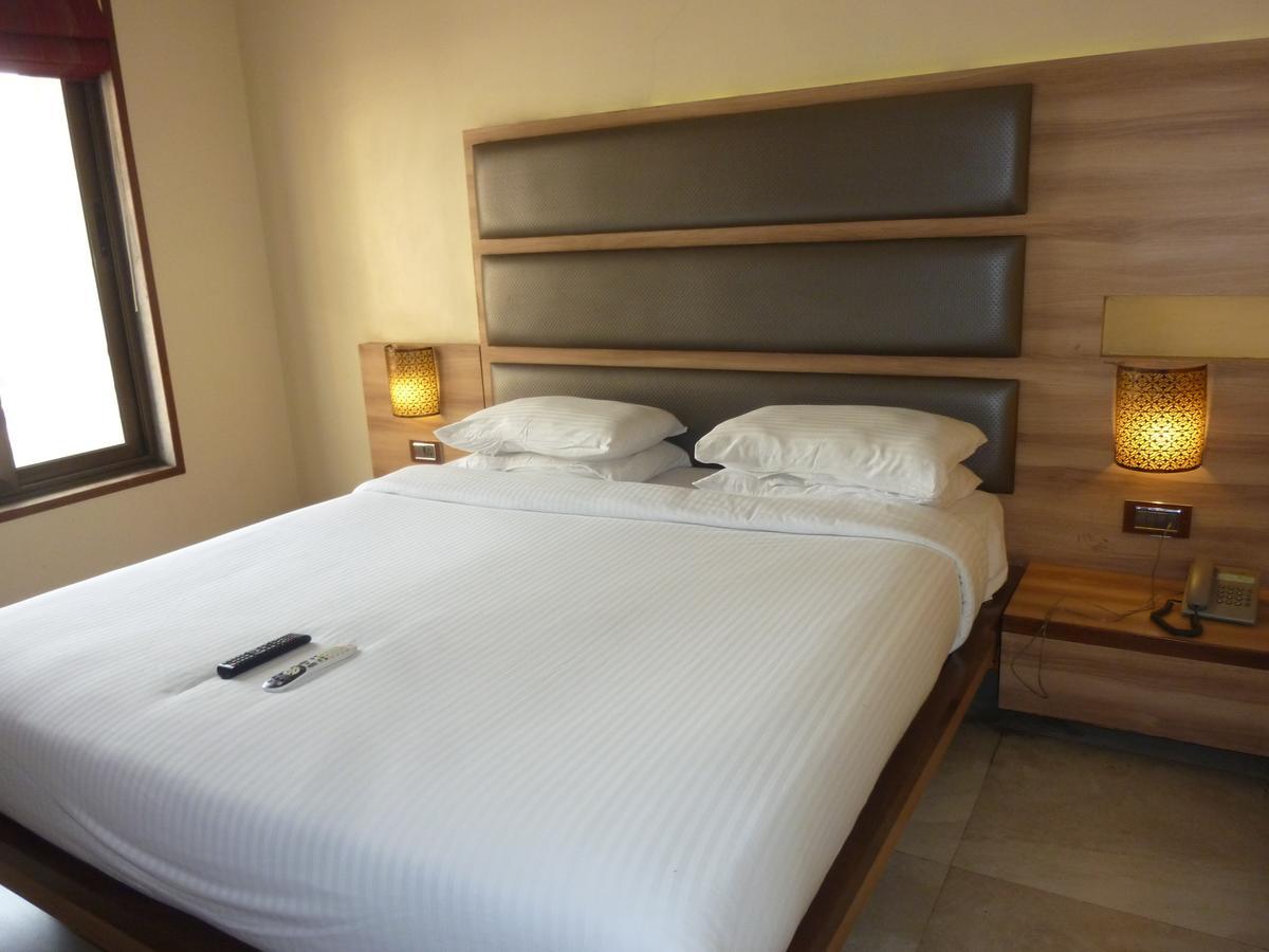 Hotel New Bengal Мумбай Екстериор снимка
