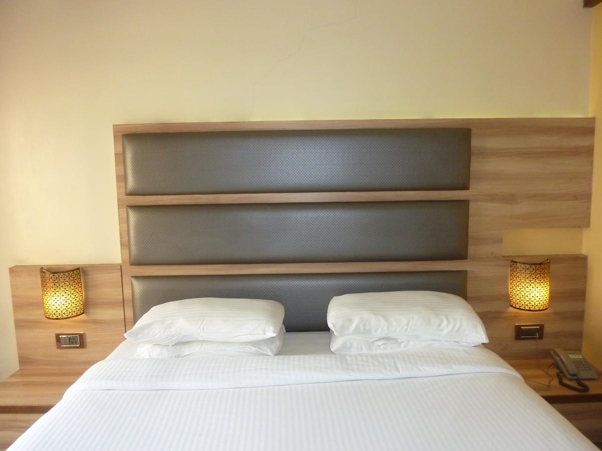 Hotel New Bengal Мумбай Екстериор снимка