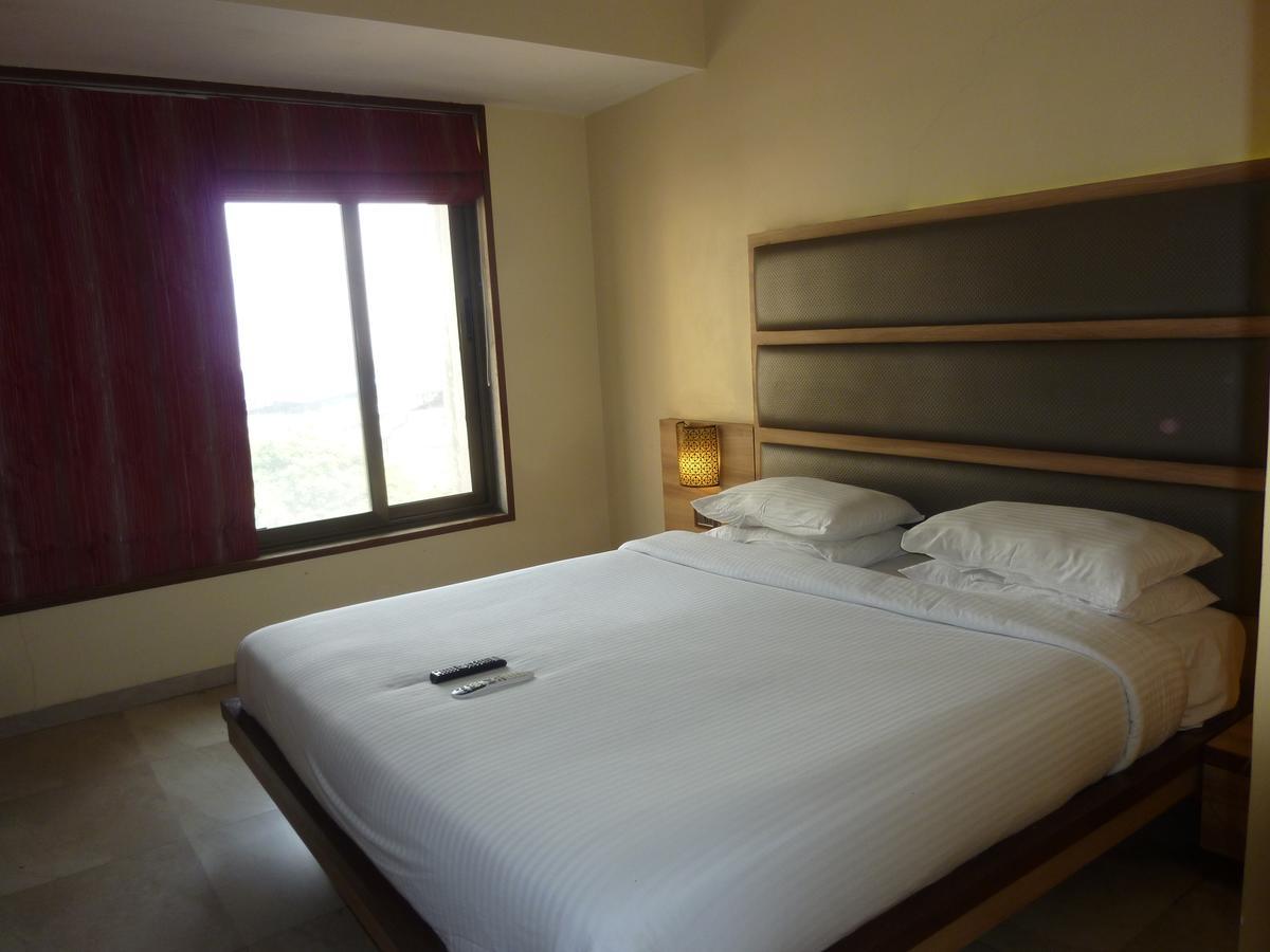Hotel New Bengal Мумбай Екстериор снимка