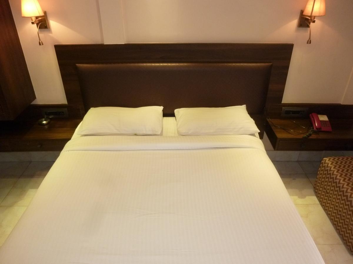 Hotel New Bengal Мумбай Екстериор снимка