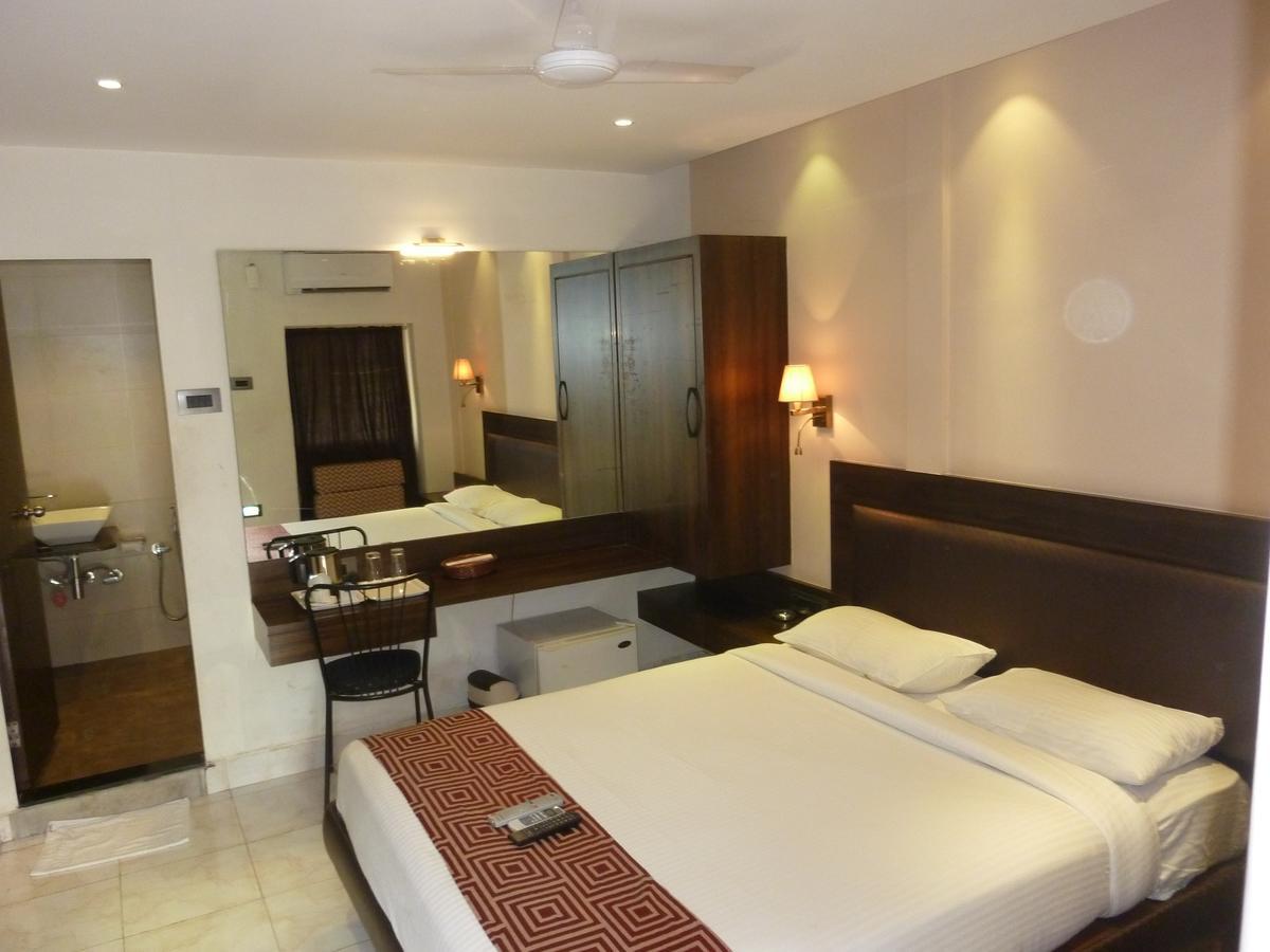 Hotel New Bengal Мумбай Екстериор снимка