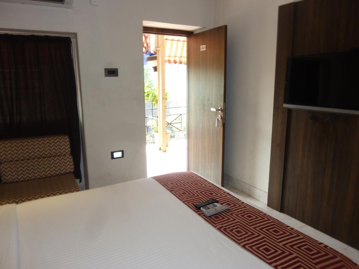 Hotel New Bengal Мумбай Екстериор снимка