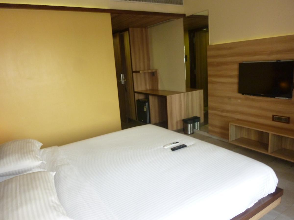 Hotel New Bengal Мумбай Екстериор снимка