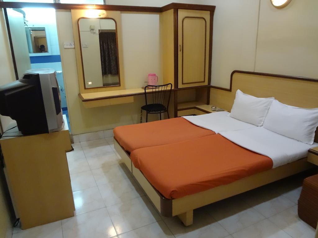 Hotel New Bengal Мумбай Екстериор снимка