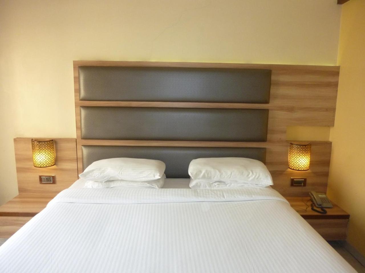 Hotel New Bengal Мумбай Екстериор снимка