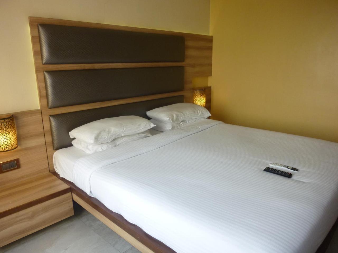 Hotel New Bengal Мумбай Екстериор снимка