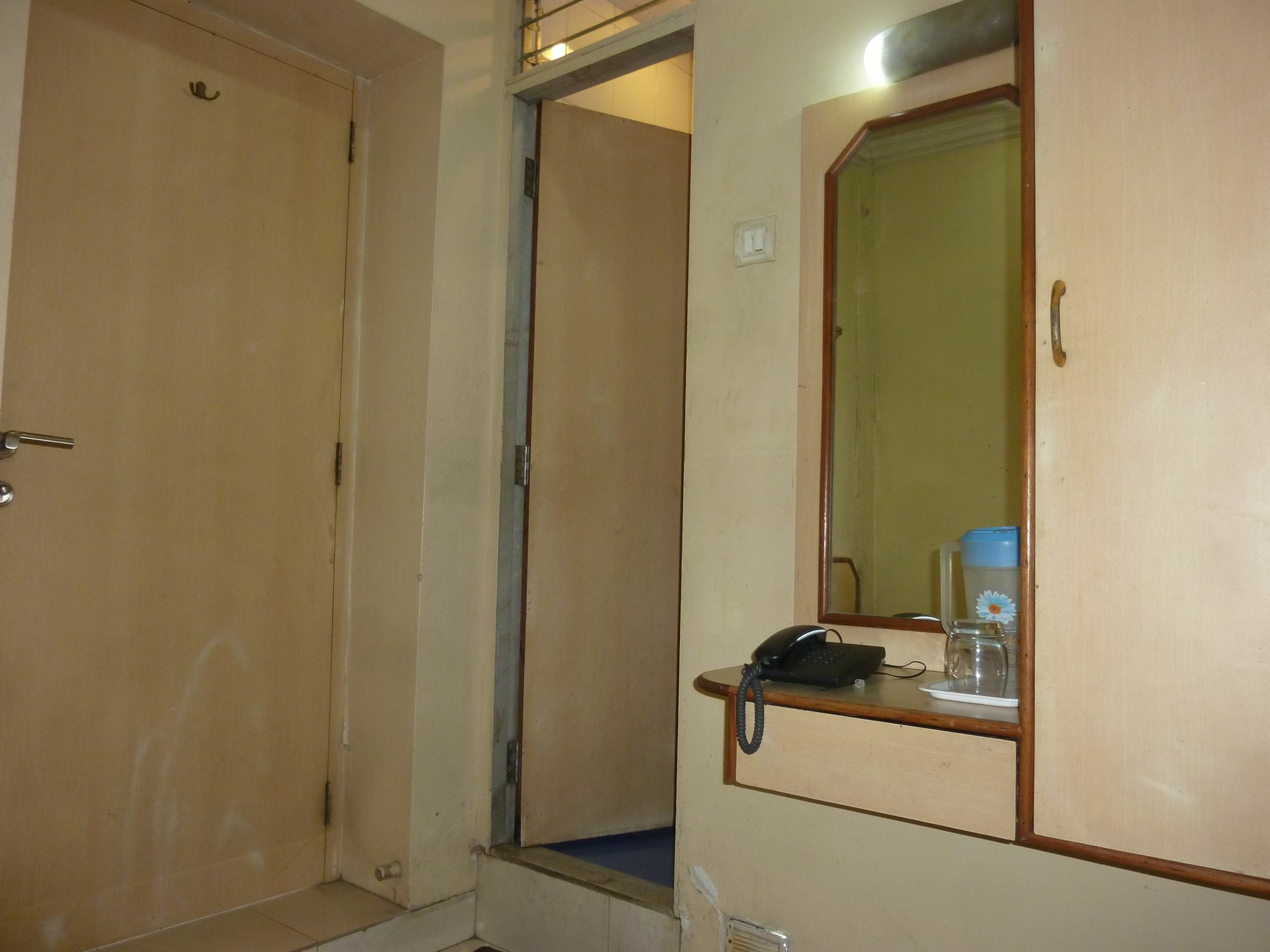 Hotel New Bengal Мумбай Екстериор снимка